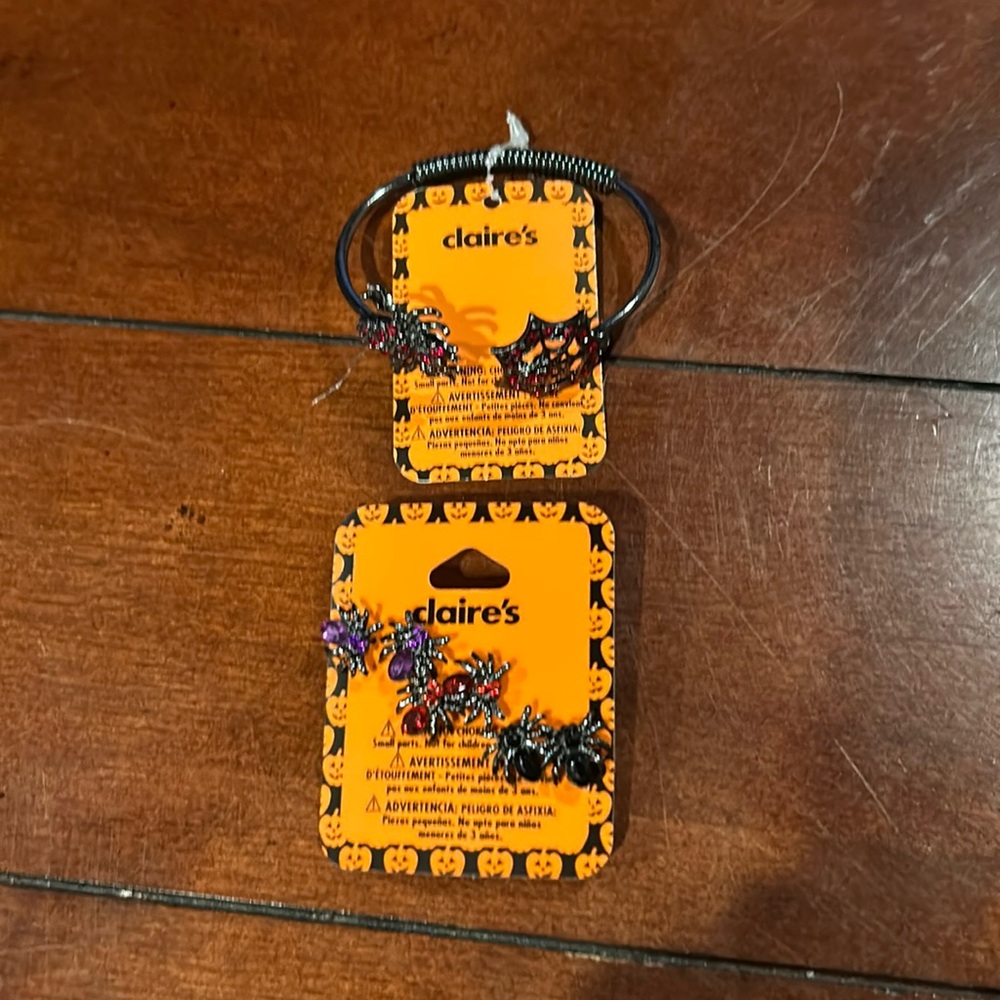NWT Claire’s 2014 Halloween Crystal Spider Stud Earrings set of 3 & Bracelet